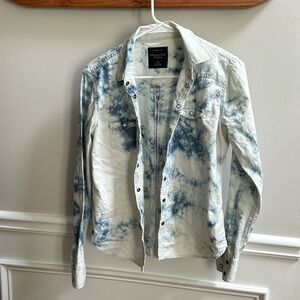 Women’s AEO Favorite Fit Tie-Dye Denim Button Down
